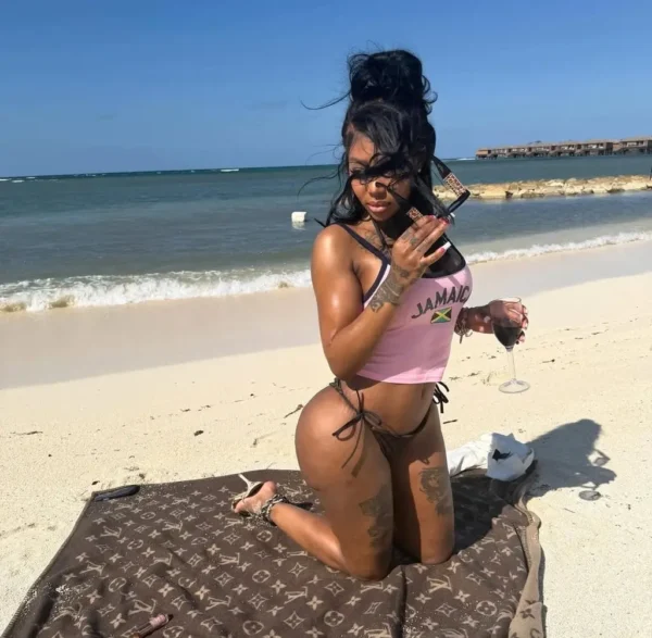 Summer Walker Beach Babe 5