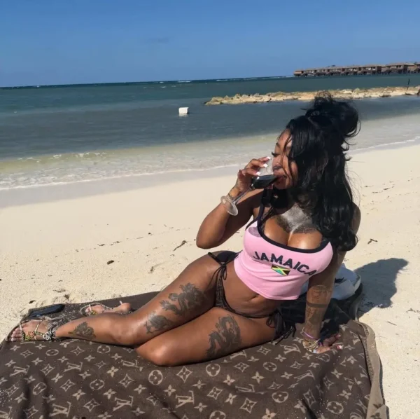 Summer Walker Beach Babe 6